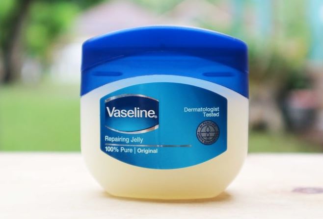 Vaseline Repairing Jelly dan Minyak Zaitun