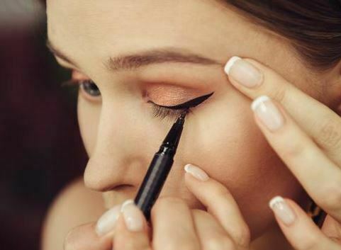 Cara menggunakan waterproof eyeliner