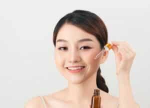 10 Serum yang Bagus untuk Mencerahkan Kulit