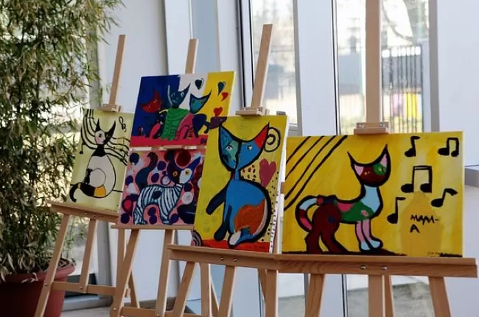 bagaimana cara membuat pameran hasil karya seni di sekolah jelaskan