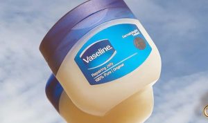 Vaseline Repairing Jelly Bisa untuk Bibir